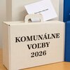 Hlasovanie do prenosnej volebnej schránky - Ilustračná fotografia